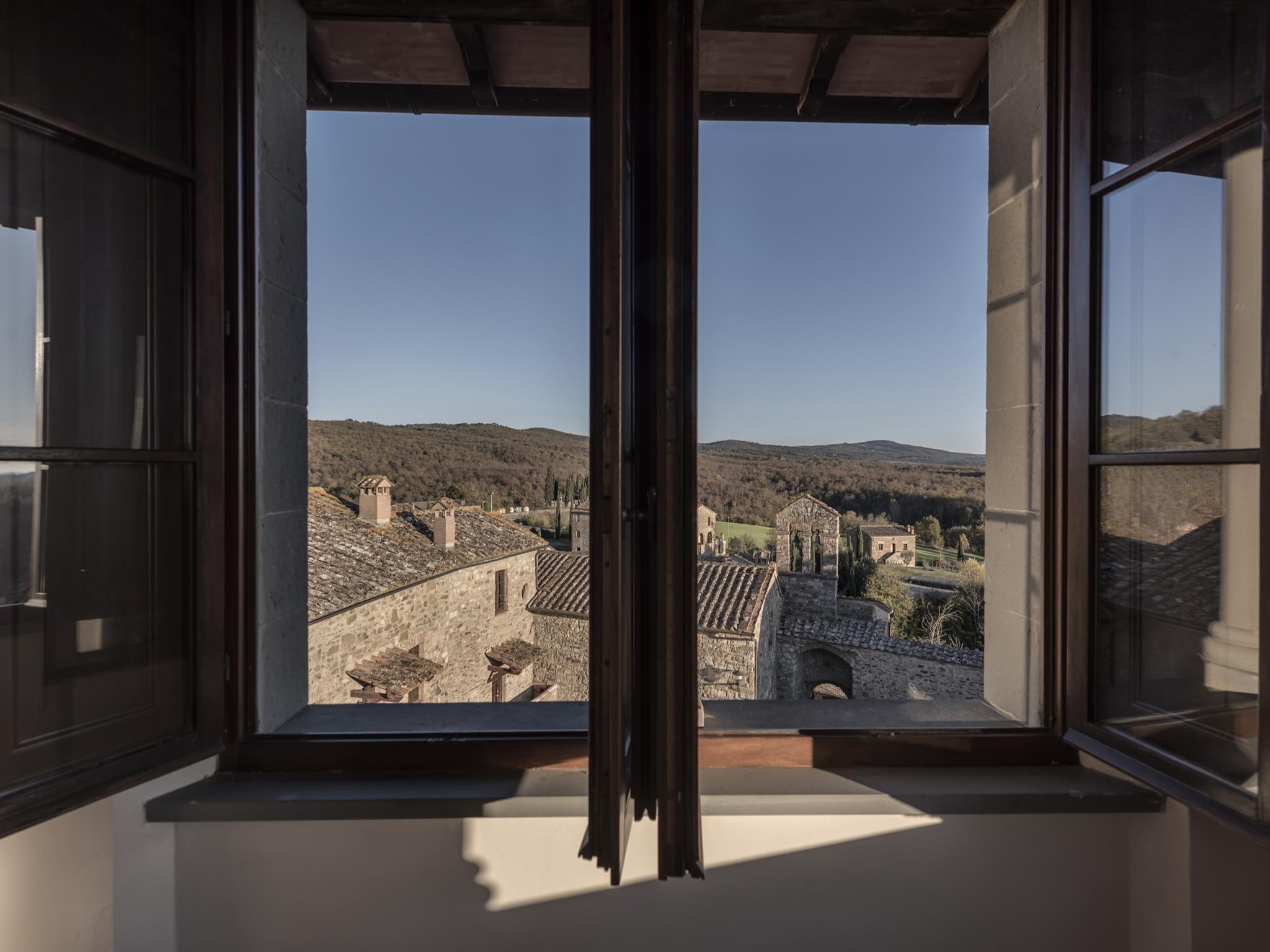 Castel Monastero - The Leading Hotels Of The World Castelnuovo Berardenga Bagian luar foto