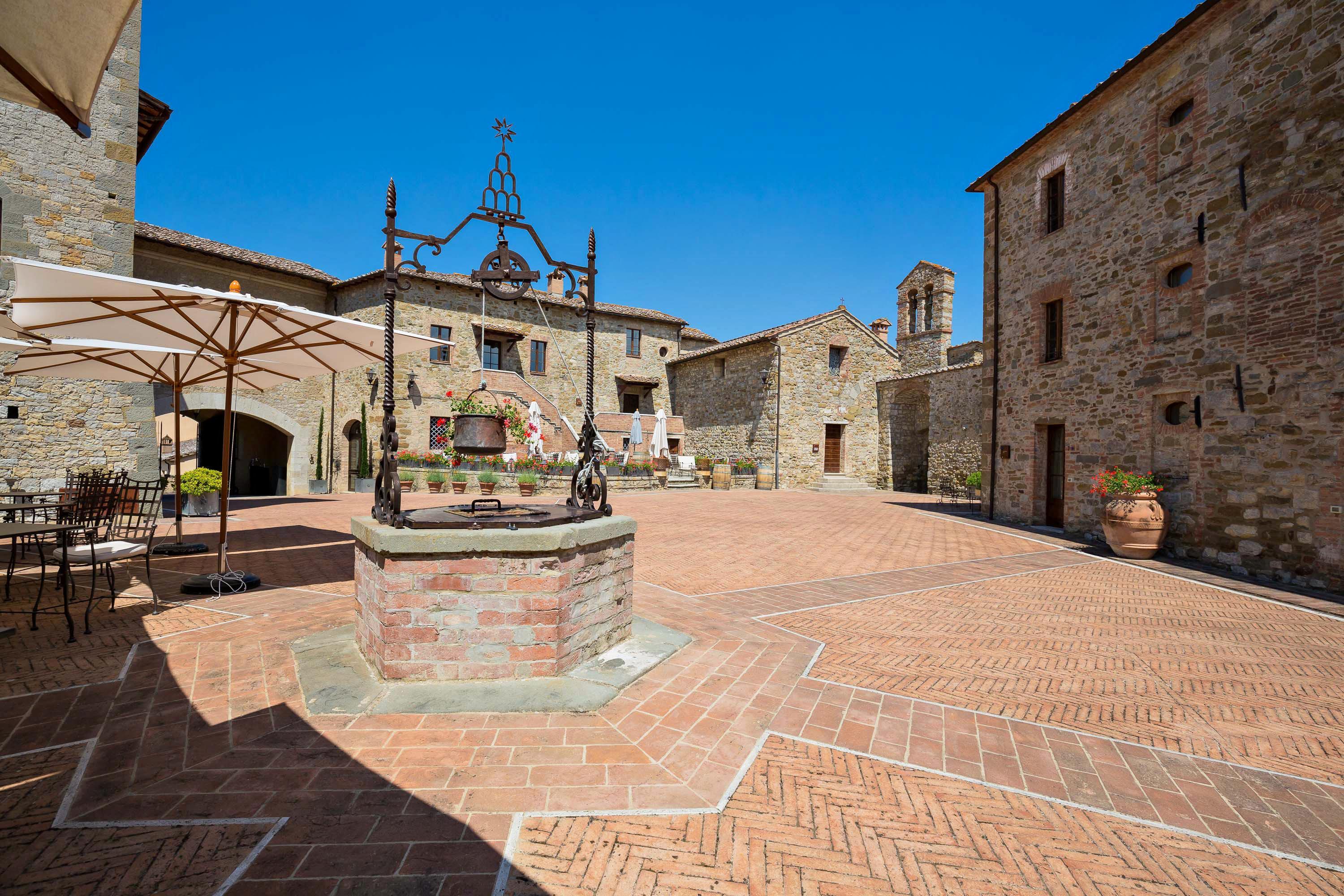 Castel Monastero - The Leading Hotels Of The World Castelnuovo Berardenga Bagian luar foto